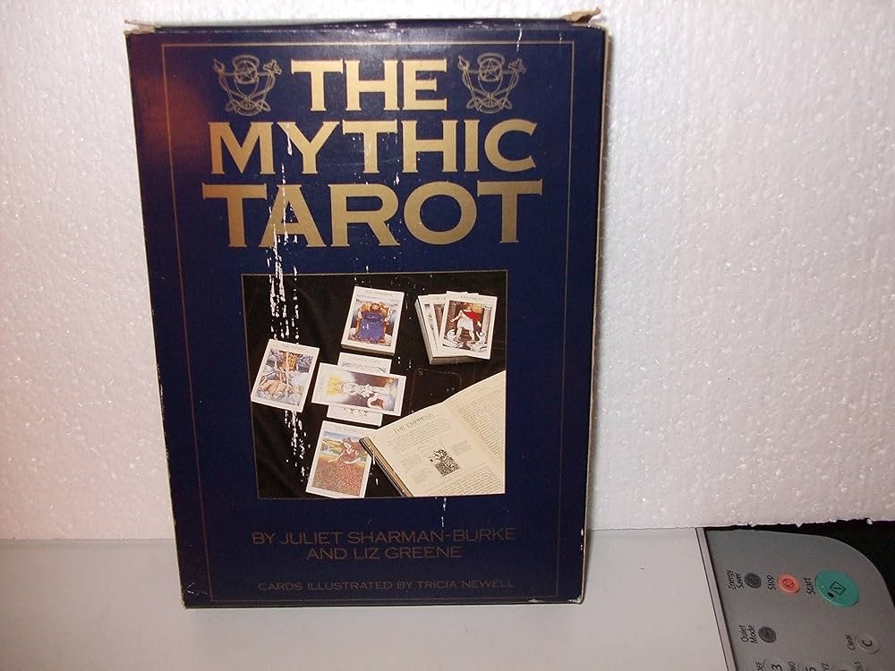 The Mythic Tarot: A New Approach to the Tarot Cards: Liz Greene