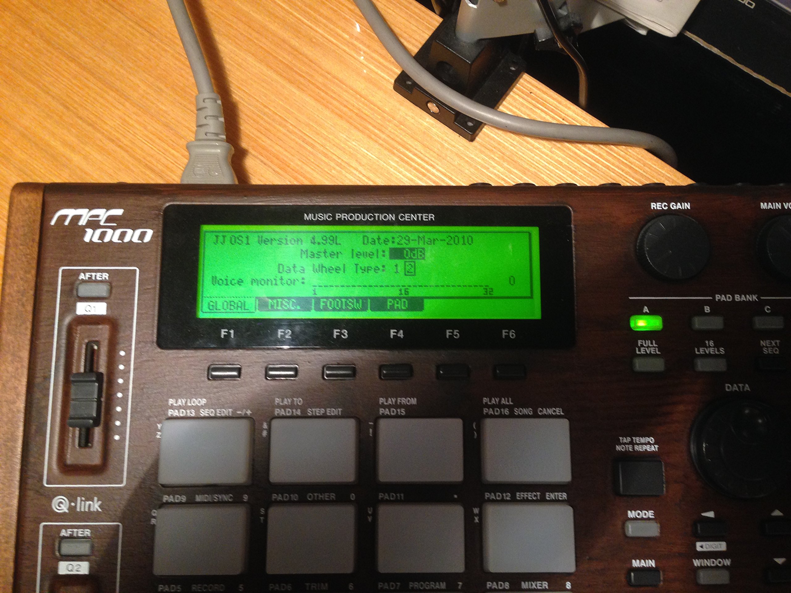 Amazon | サンプリングマシン AKAI MPC1000 | サンプラー | 楽器・音響機器