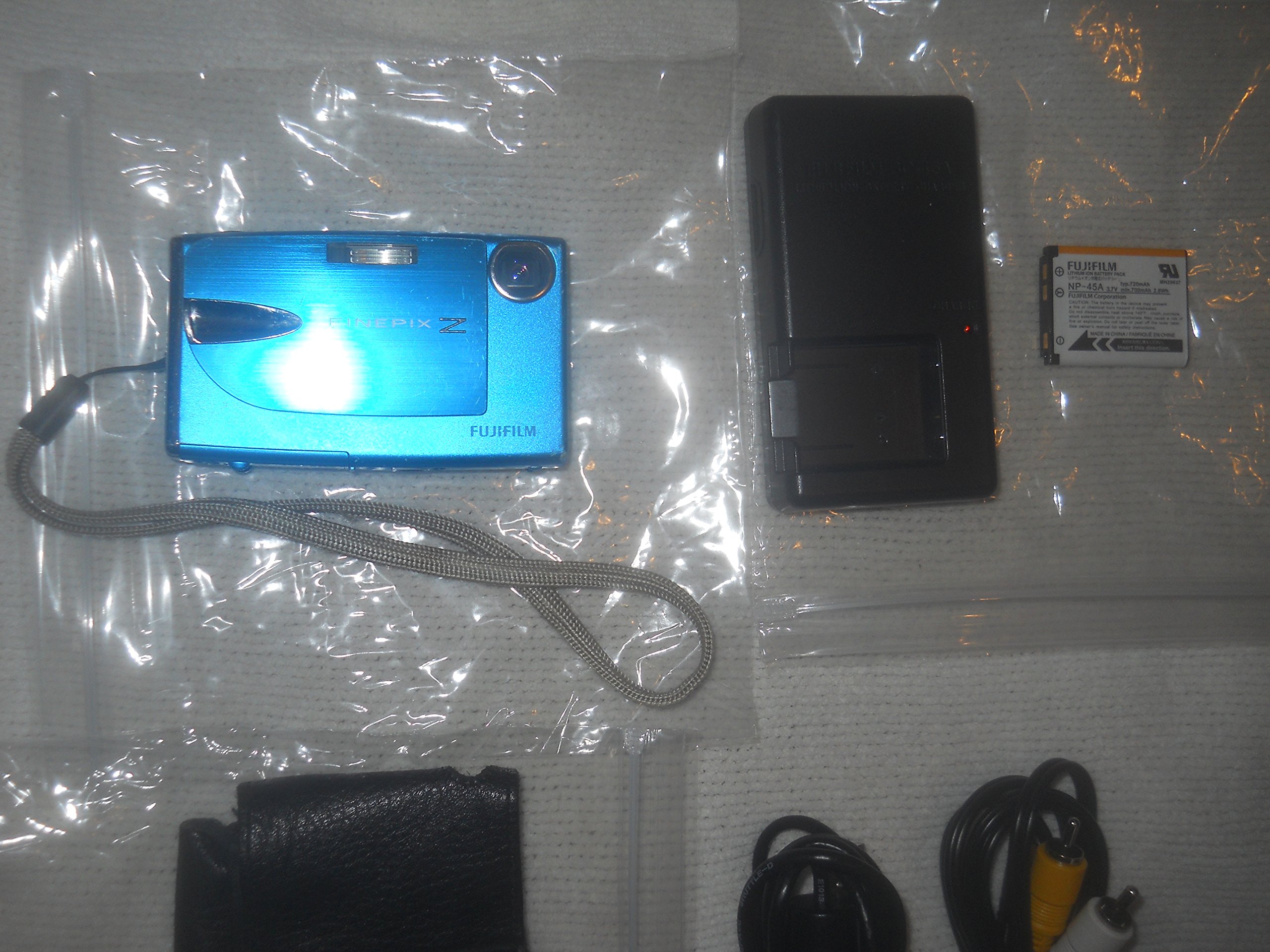 Amazon.com : Fujifilm Finepix Z20fd 10MP Digital Camera with 3x