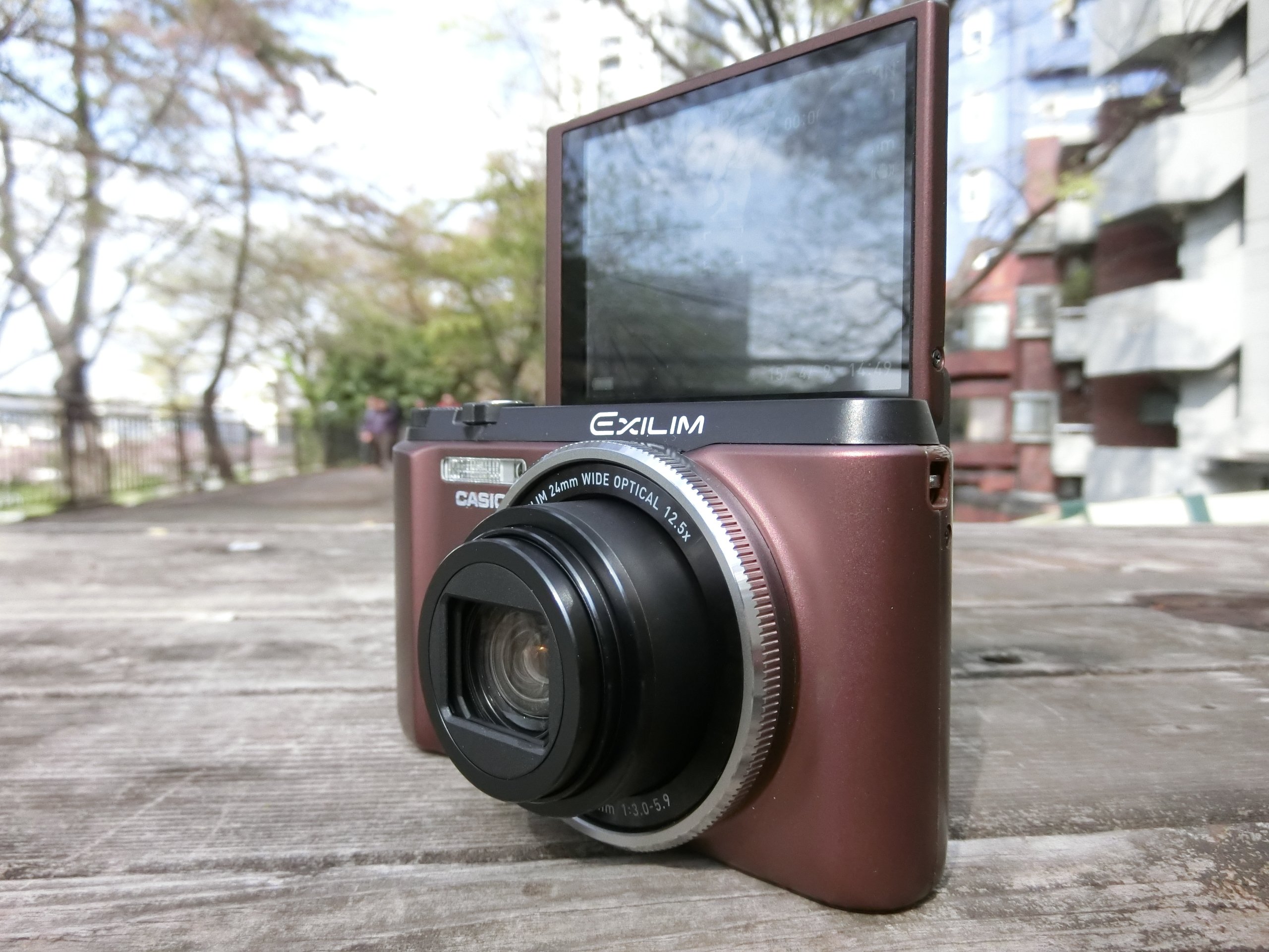 Amazon | CASIO デジタルカメラ EXILIM EXZR1300BN 自分撮りチルト液晶