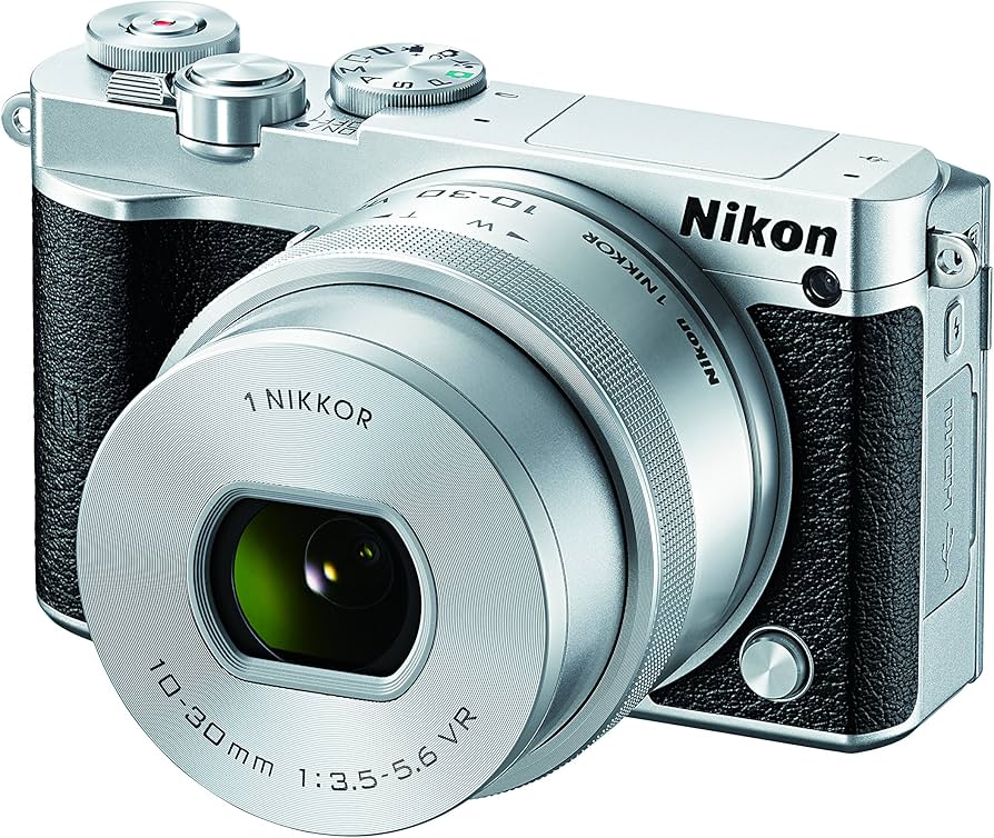 週末値下］Nikon 1 J5 + 1 NIKKOR 10mm f/2.8 週末値下］Nikon 1 J5 +