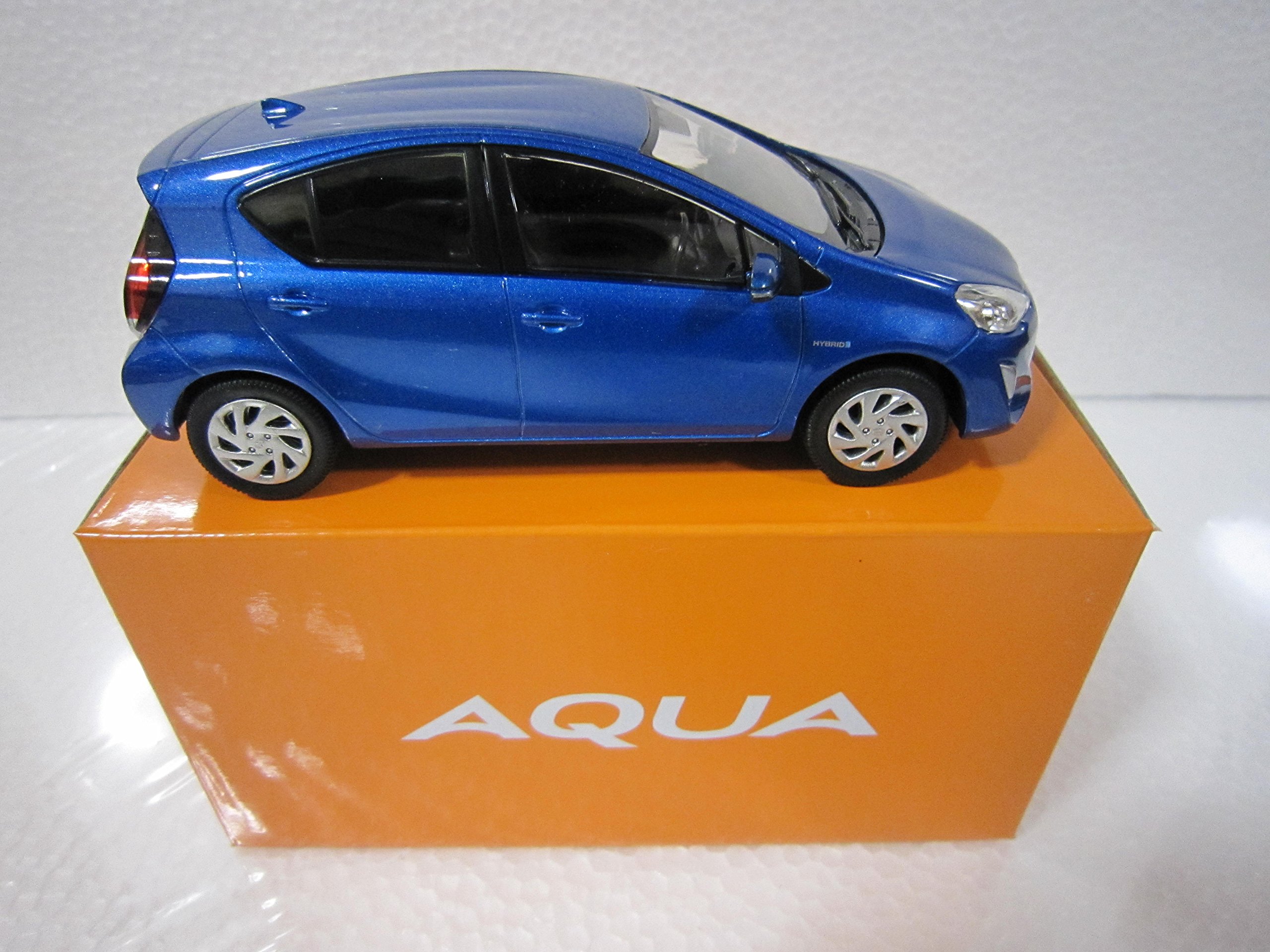 Amazon | トヨタ 1/30 オフィシャルミニカー アクア 後期 AQUA