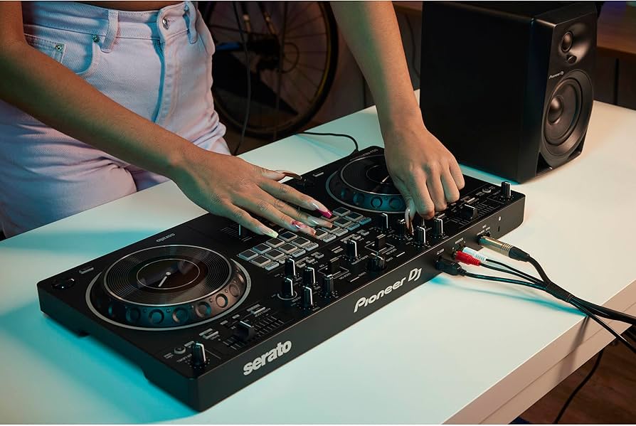 Amazon.com: Pioneer DDJ-REV1 DJ Controller Bundle with Adjustable