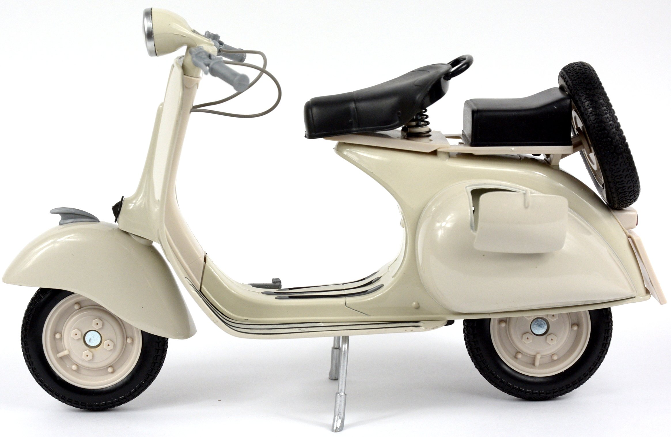 Amazon.com: New Ray Toys - Vespa 150VLIT/ Scale - 1:6 (49273