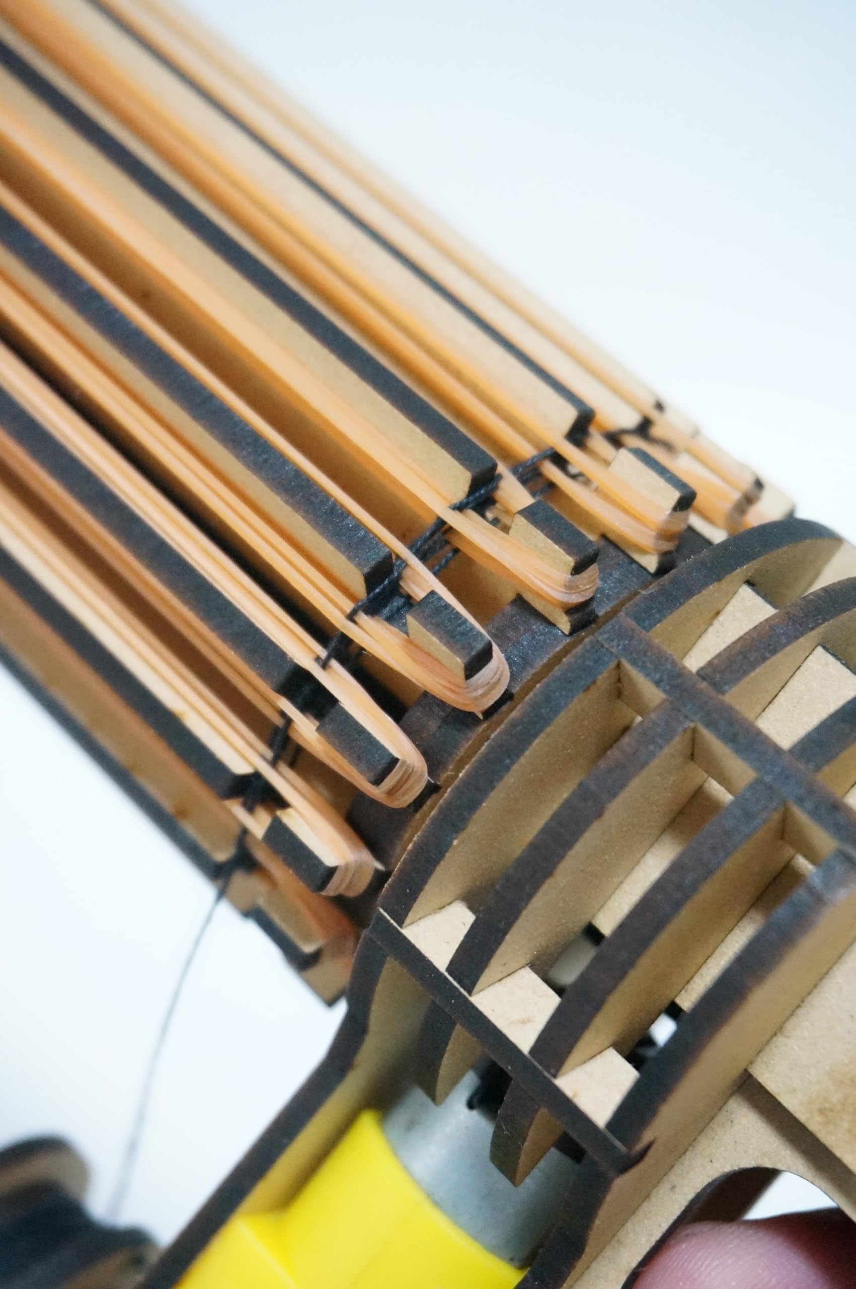 Amazon.co.jp: 木製 ガトリングガン 電動 ゴム銃 ゴム鉄砲 輪ゴム銃 射