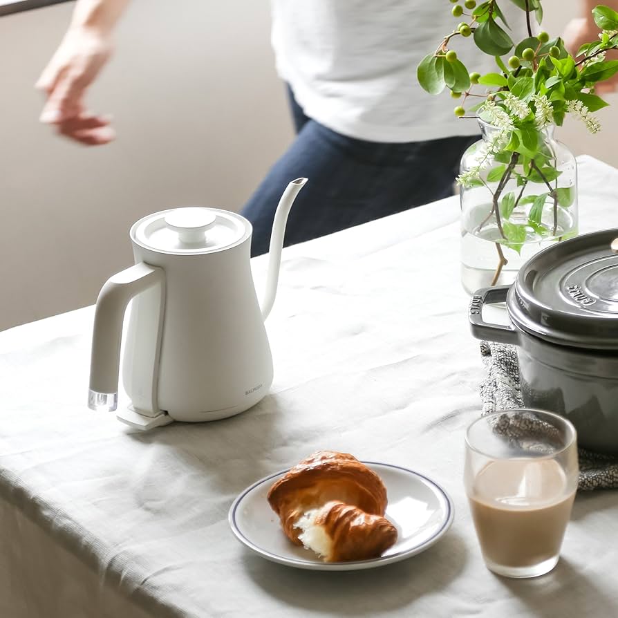 Amazon | 【旧型モデル】バルミューダ 電気ケトル ザ・ポット ホワイト