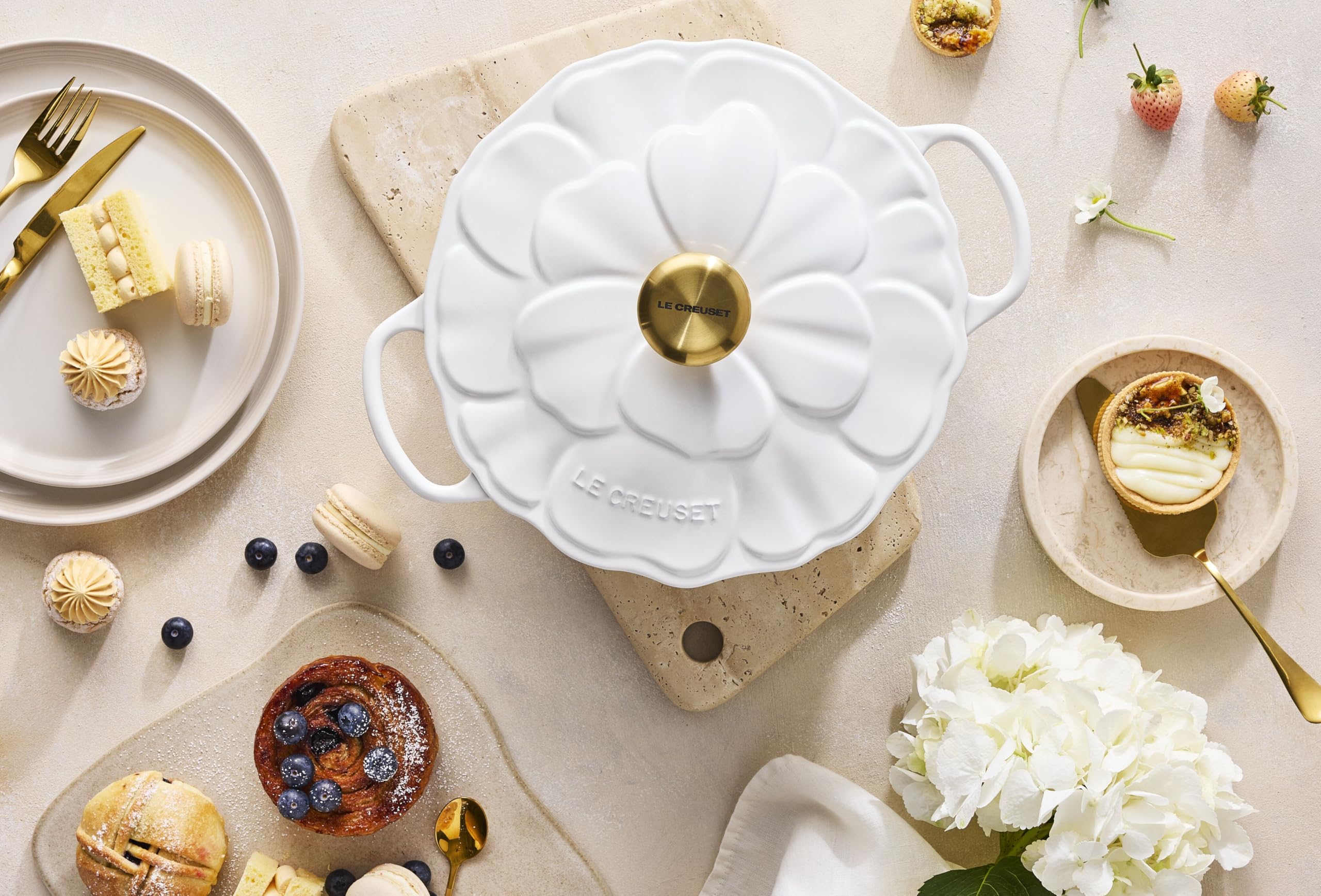 Amazon.co.jp: Le Creuset シグネチャー エナメル鋳鉄花びらブレイザー