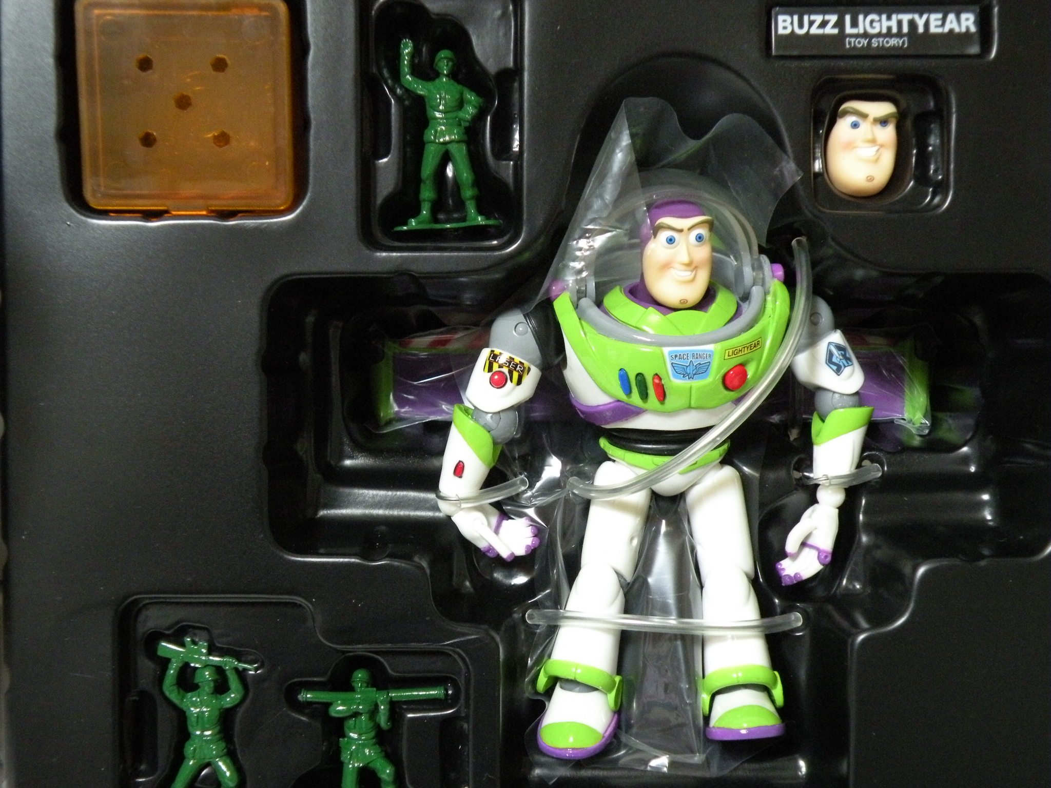 Amazon | 特撮リボルテック SERIES No.011 BUZZ LIGHTYEAR (バズ