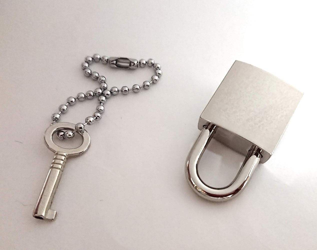 Amazon.co.jp: H1136(SHOUT RUE)星☆南京錠＋鍵キーホルダー セット