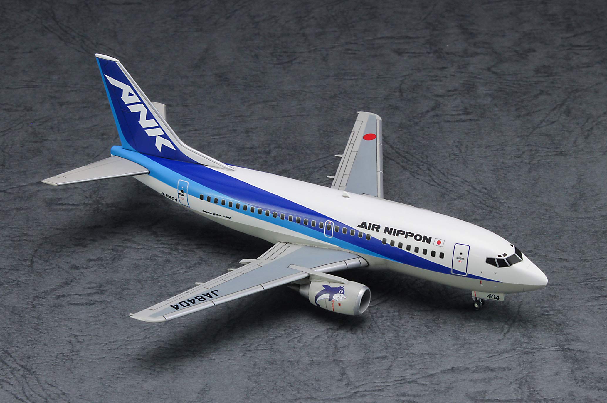 Amazon.com: Hasegawa 10839 1/200 ANA Boeing 737-500 Super Dolphin