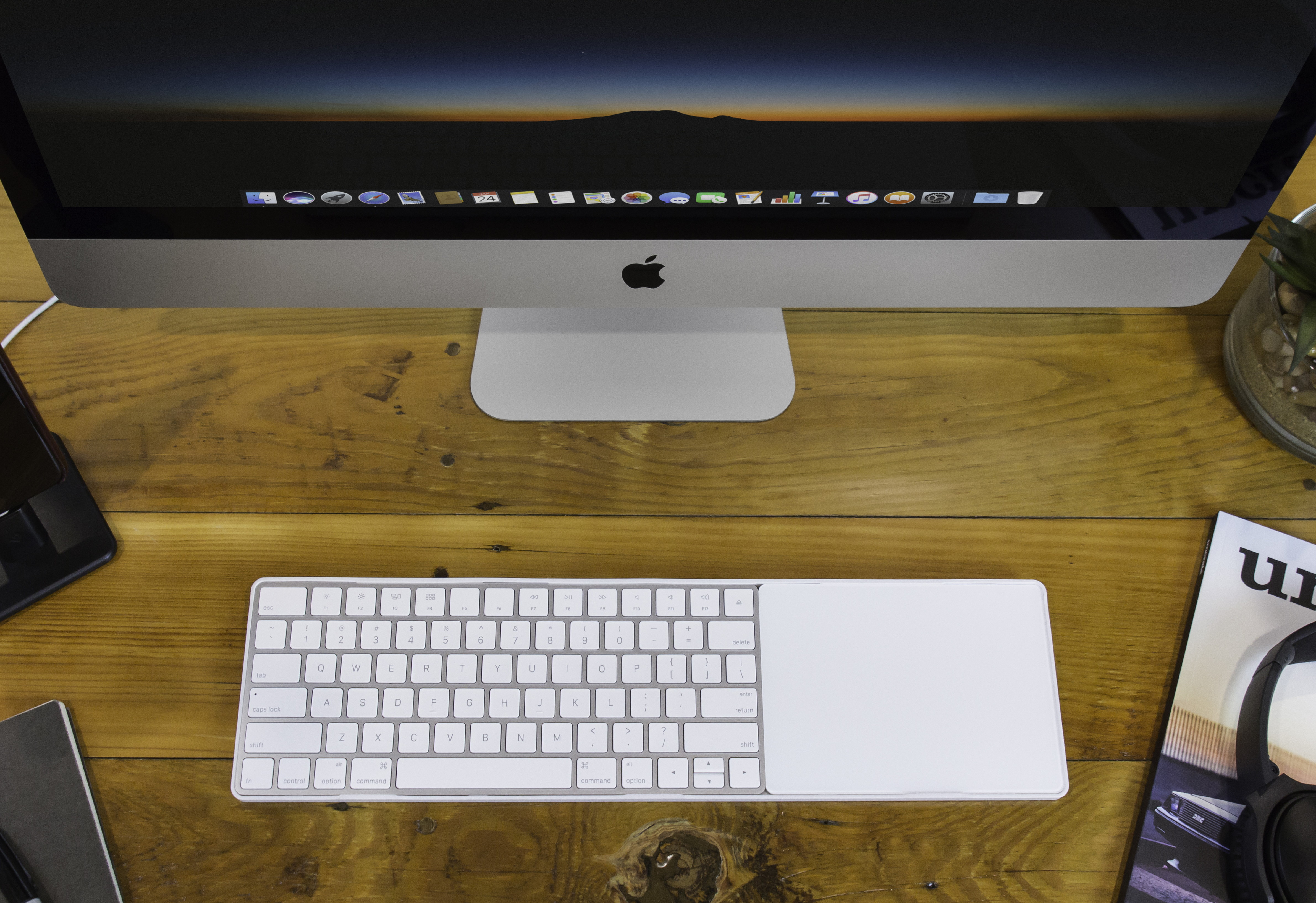 Amazon | Twelve South MagicBridge | Apple Magic Trackpad 2とApple