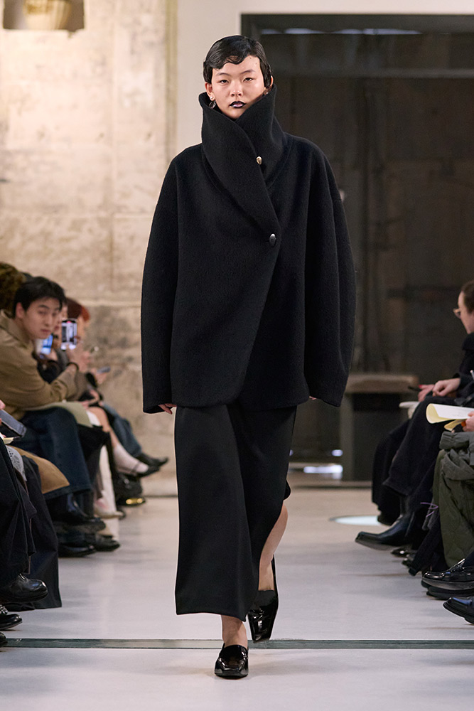 25 Fall Winter Look / COLLECTION - Mame Kurogouchi