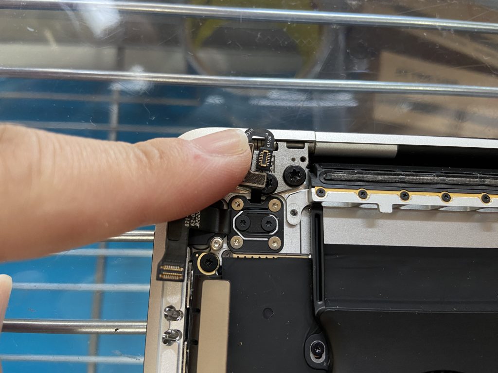 Touch Bar故障】MacBookPro Touch Bar修理！ | Mac修理アースト