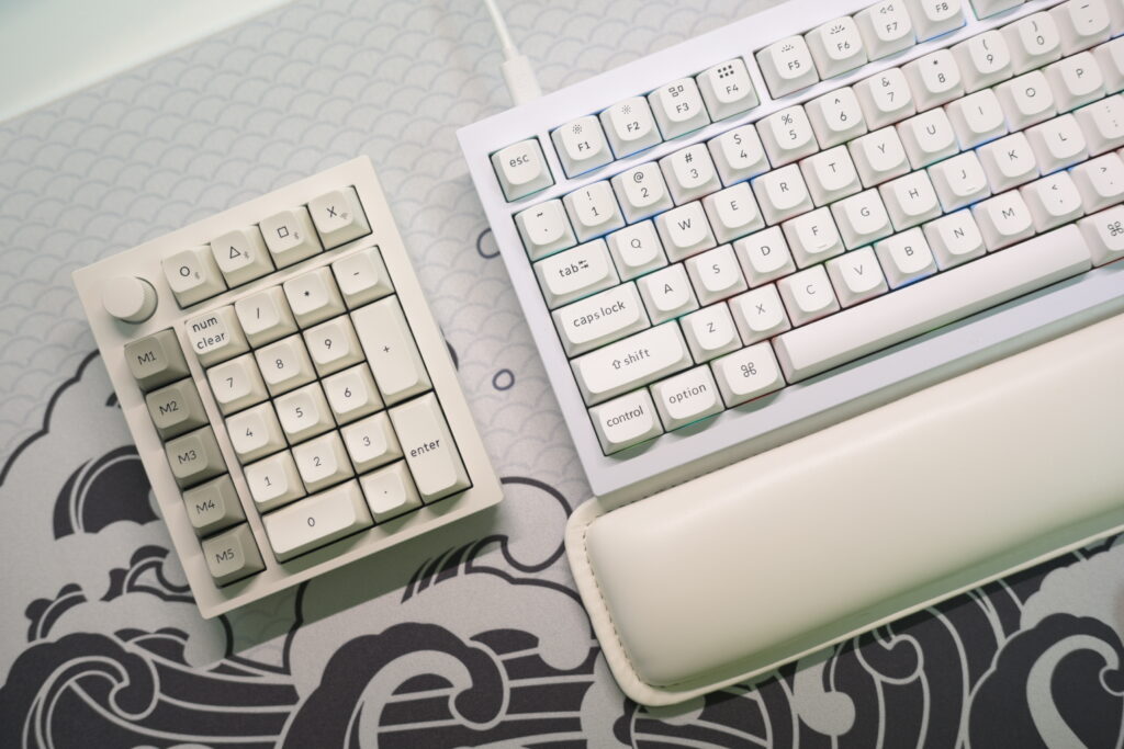 Keychron Q0 MAX【レビュー】｜テンキーを備えた打鍵感最高の「無線