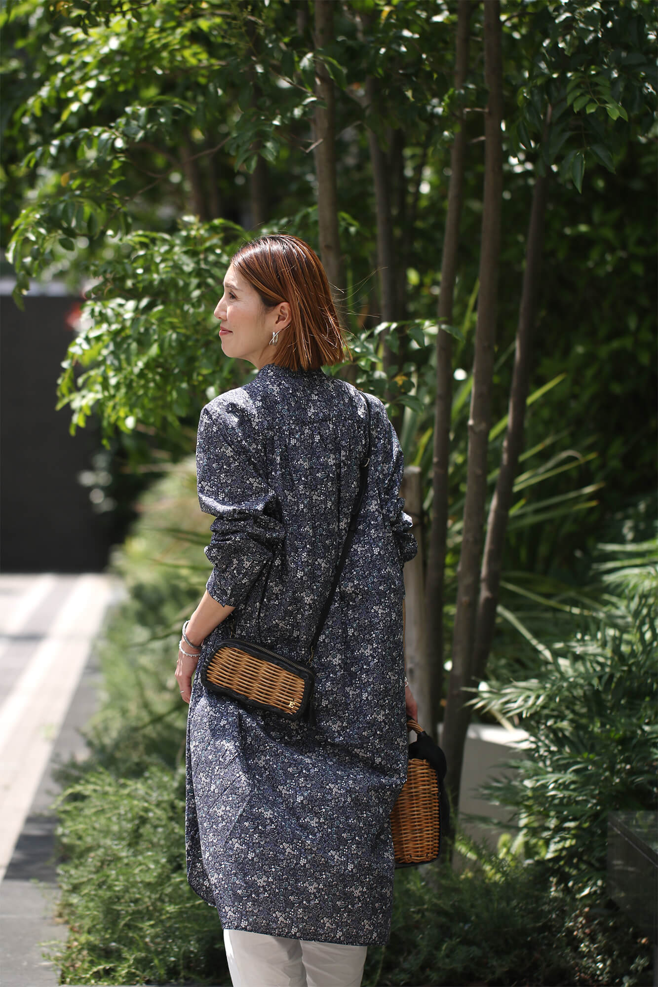 ebagos エバゴス 牛革ソフトショルダーベルト付き籐付き長財布 BLACK