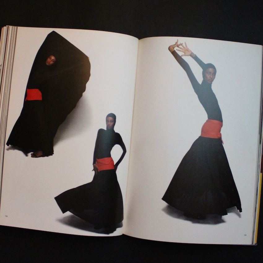 Issey Miyake East Meets West 三宅一生の発想と展開（Signed） - 三宅