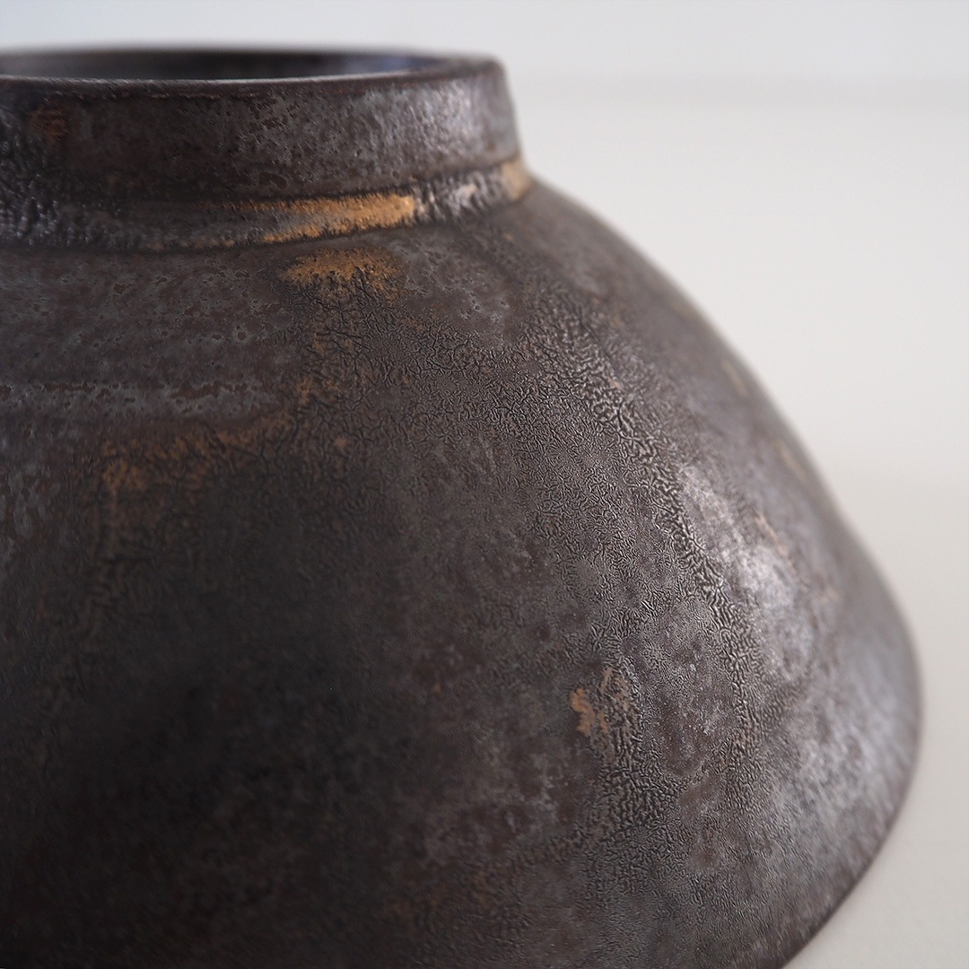 黒金彩/平茶碗 | 唐津焼 雅樂窯 ( うたがま ) | 糸島くらし×ここのき