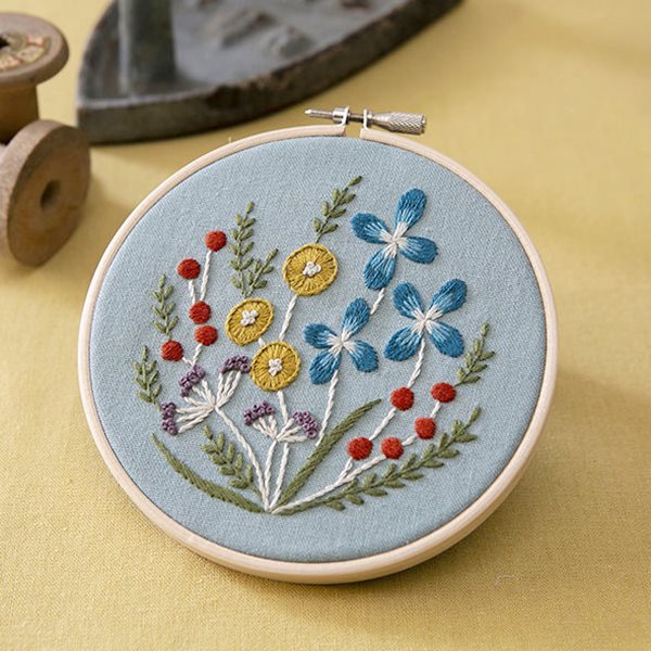 piece Alice Makabe 野の花の刺繍フレーム ライトブルー | 手芸