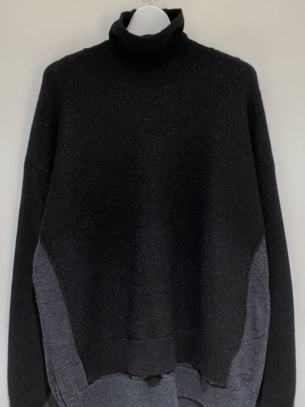 YOKE（ヨーク） コネクティングハイネックニット ブラック - margin