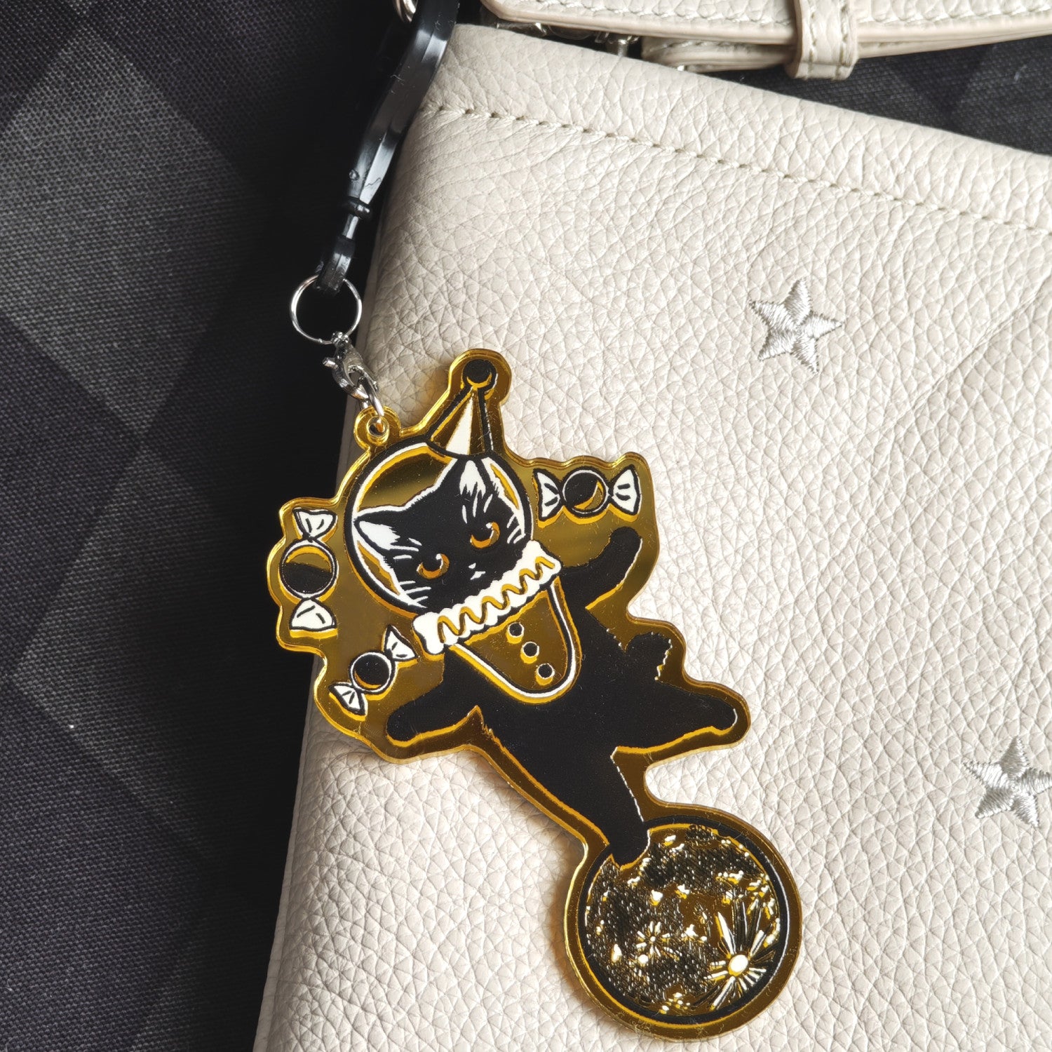 アクリルキーホルダー 黒猫・月光 – 宙フェス夜市