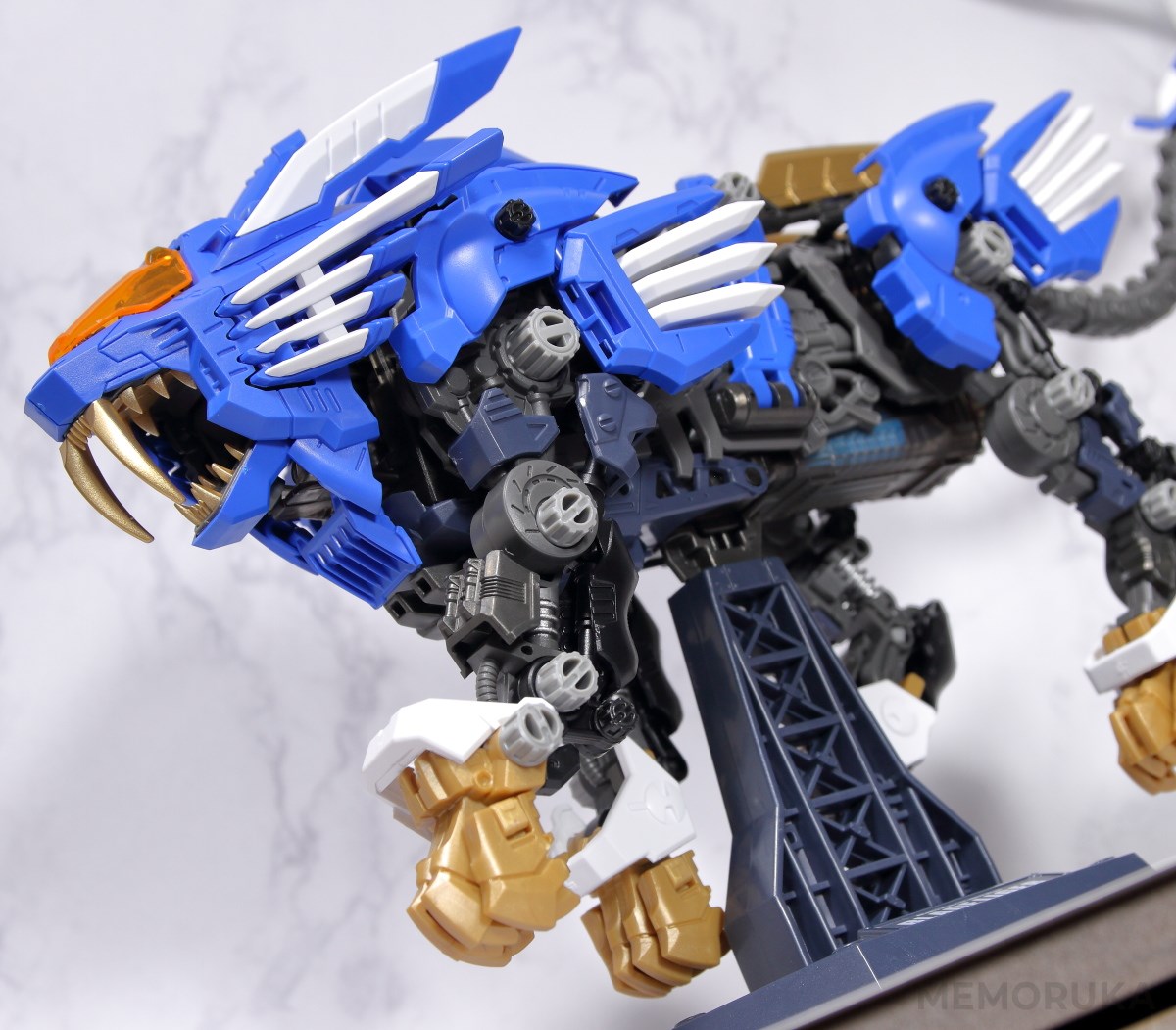 AZ-01「ブレードライガー」レビュー。本家トミー版ゾイドの再始動を