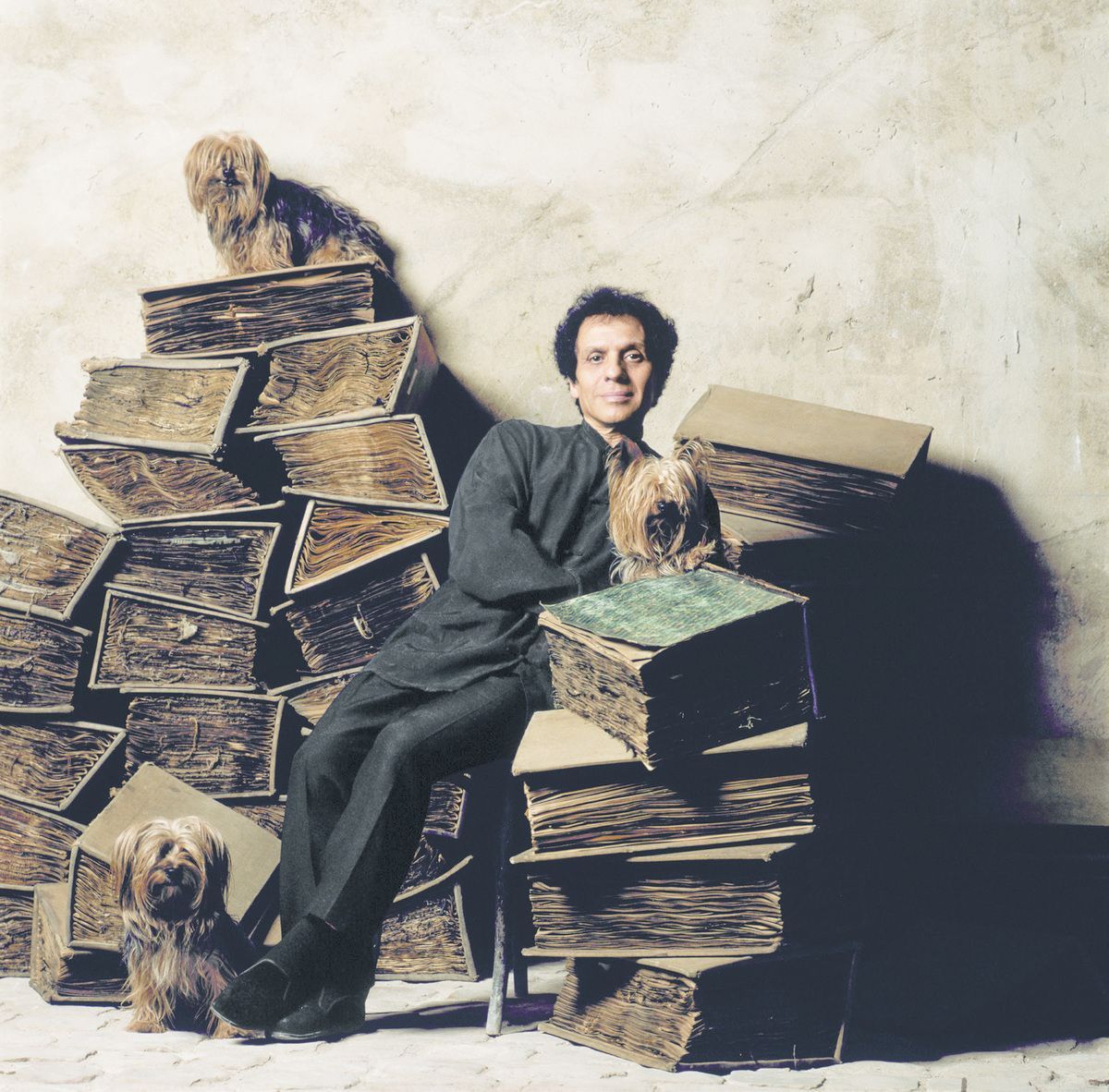 パリのギャルリー・アライアでアズディン・アライアの回顧展を開催