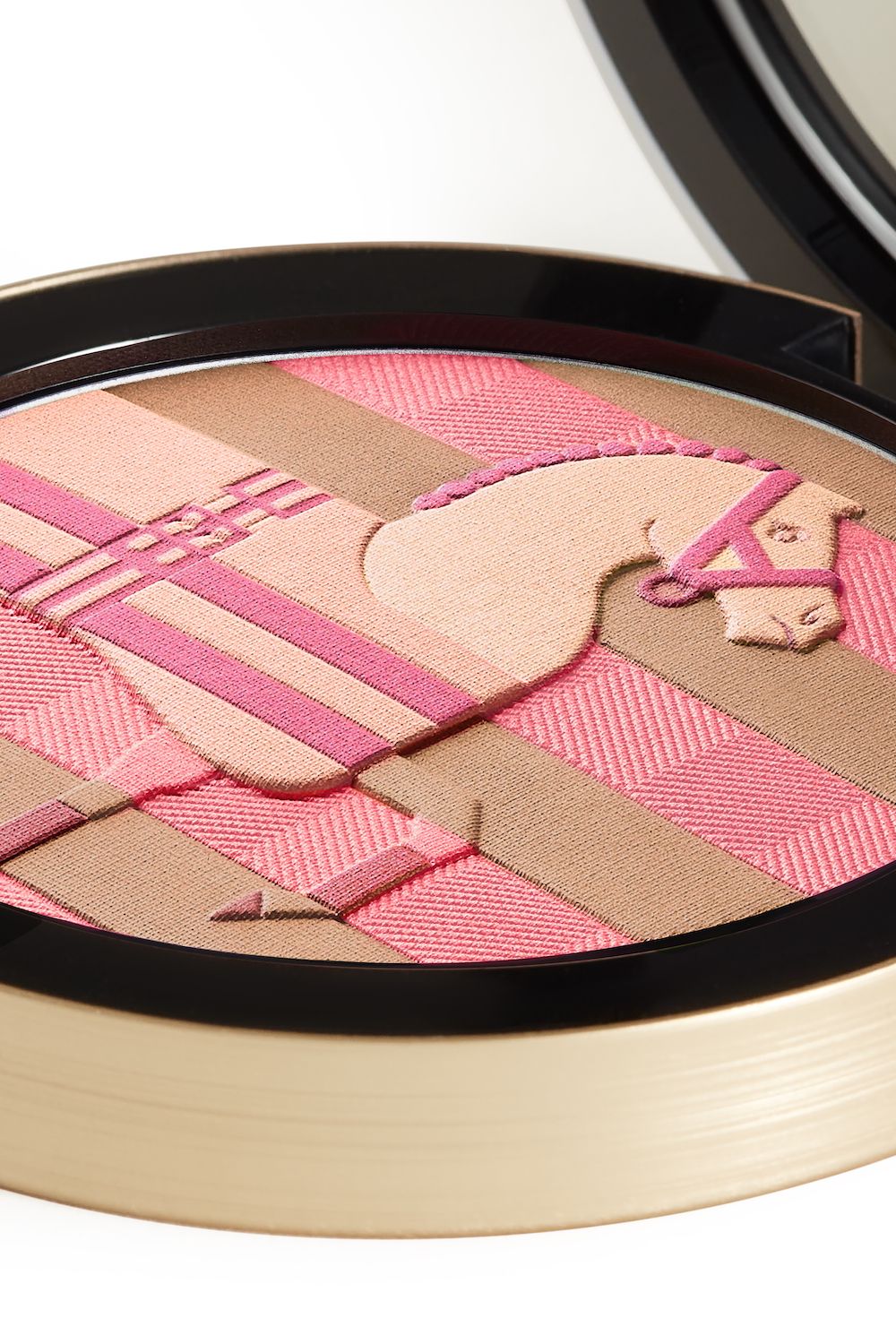 乗馬の伝統を讃える美しさ。エルメスのまるでアートなホリデー限定