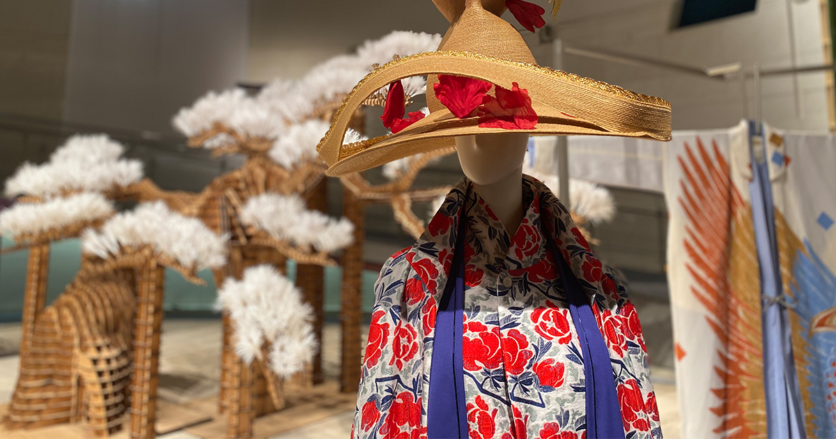 言葉から生まれた服のえもいわれぬ美しさ 日本の美意識に迫った