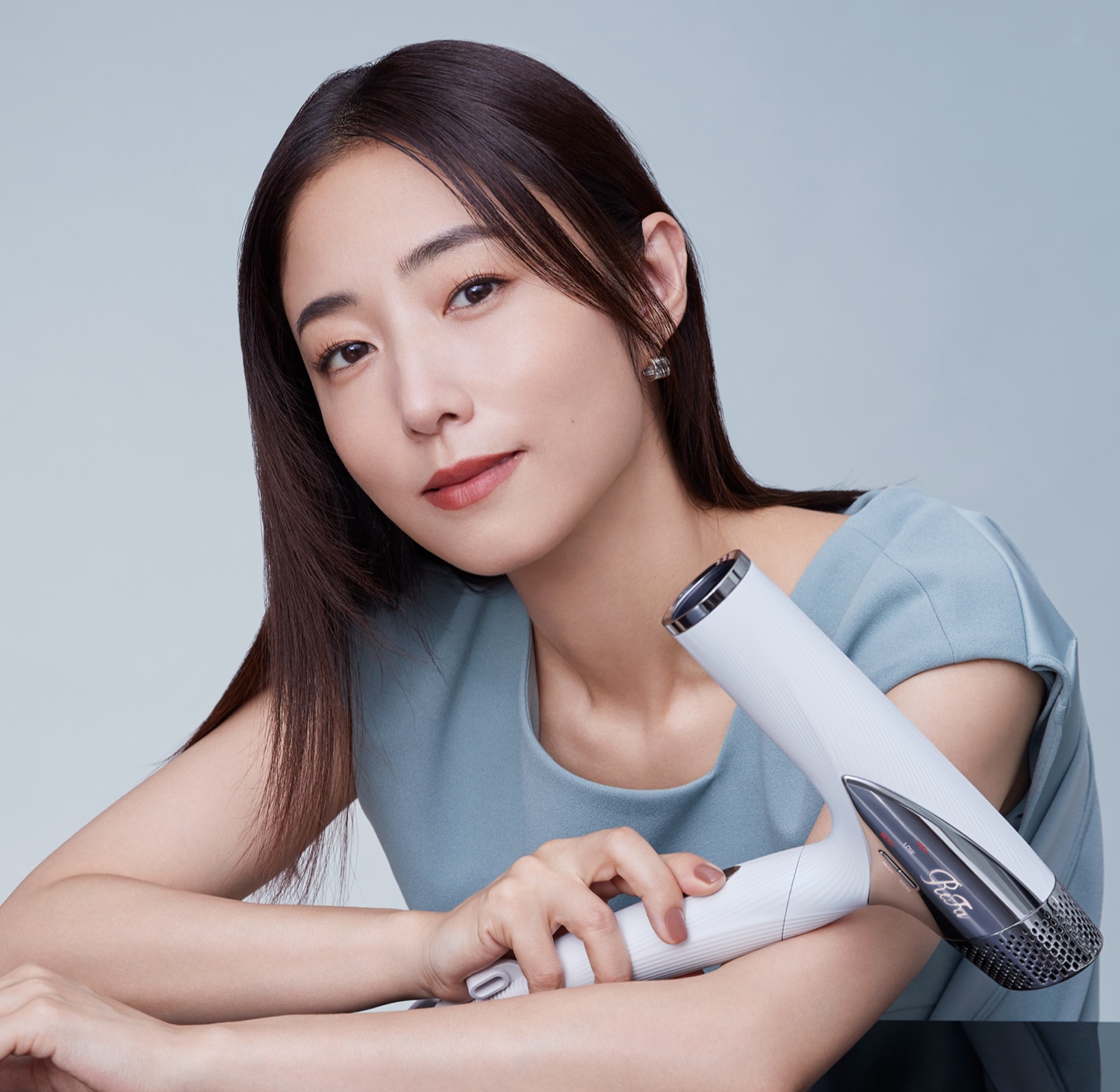 MEGUMIの美髪の秘訣とは 「リファ」でかなえるホリデービューティ（PR