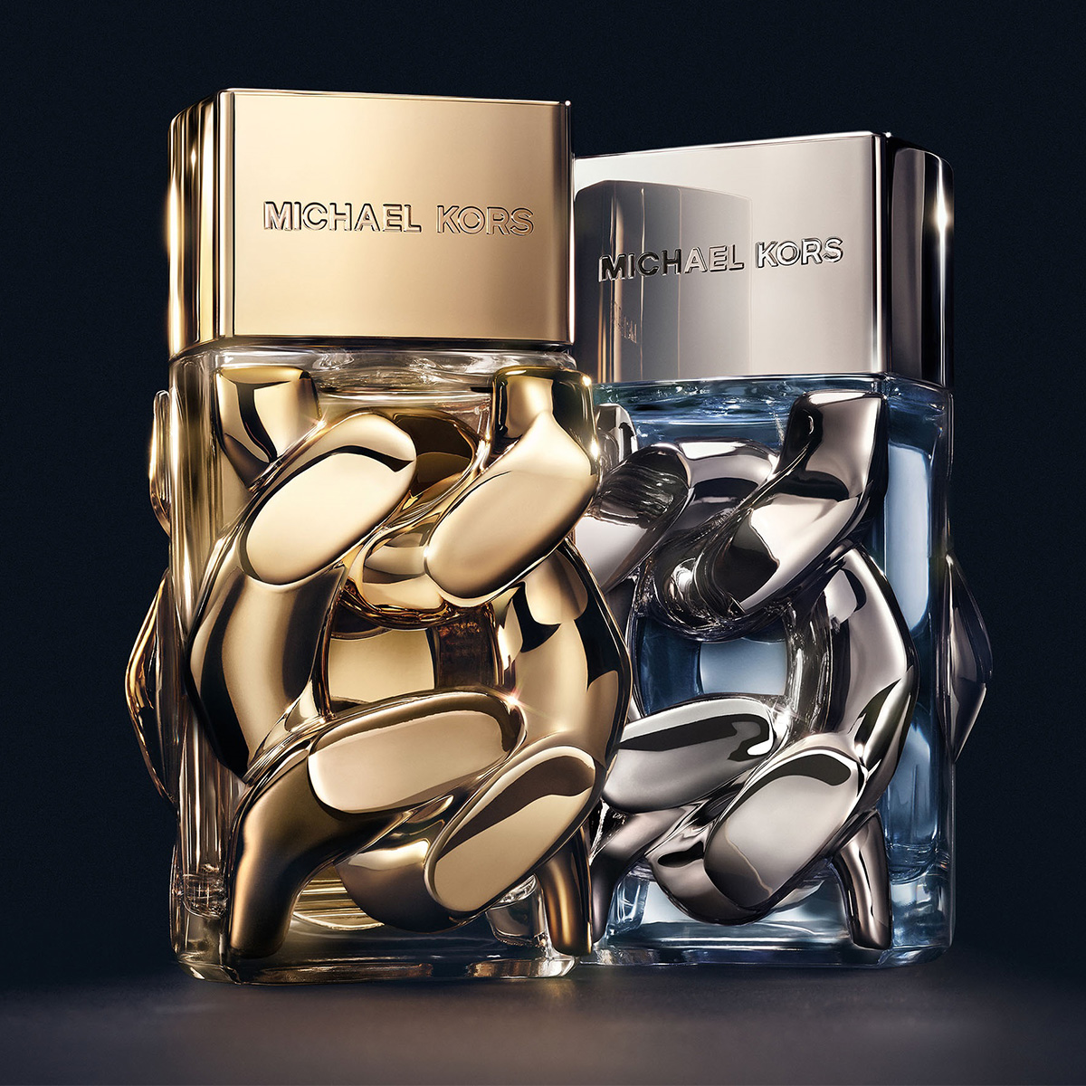 マイケル・コース」からチェーンリンクボトルの香水2種 力強さと