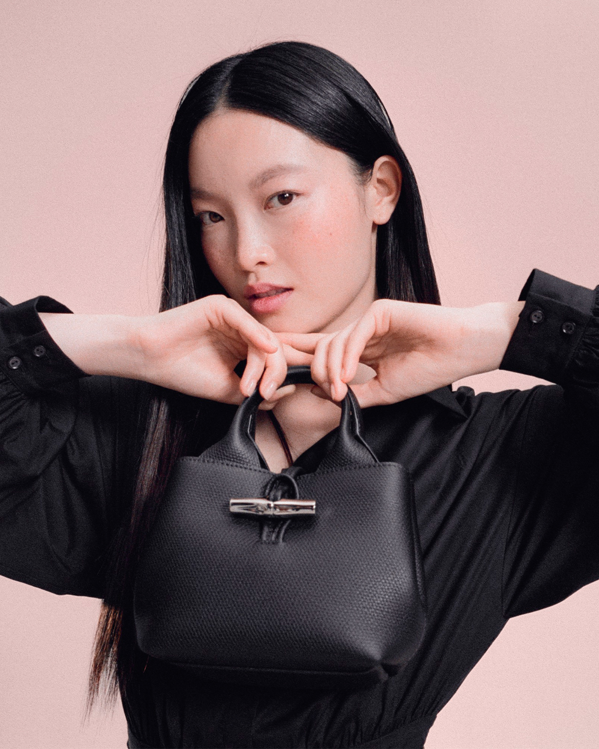 ロンシャン」がかけるピンクの魔法 “ル ロゾ”とともに“現代のパリ