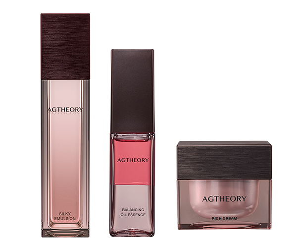 アクシージアの人気スキンケアシリーズ「エイジーセオリー」が全面