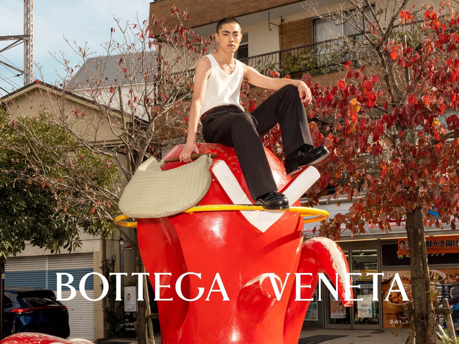 アレック・ソスとボッテガ・ヴェネタによる写真展が表参道で開催 | GQ