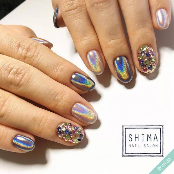 ミラーにオーロラ、ユニコーンも♡最上級に輝くパウダーネイル