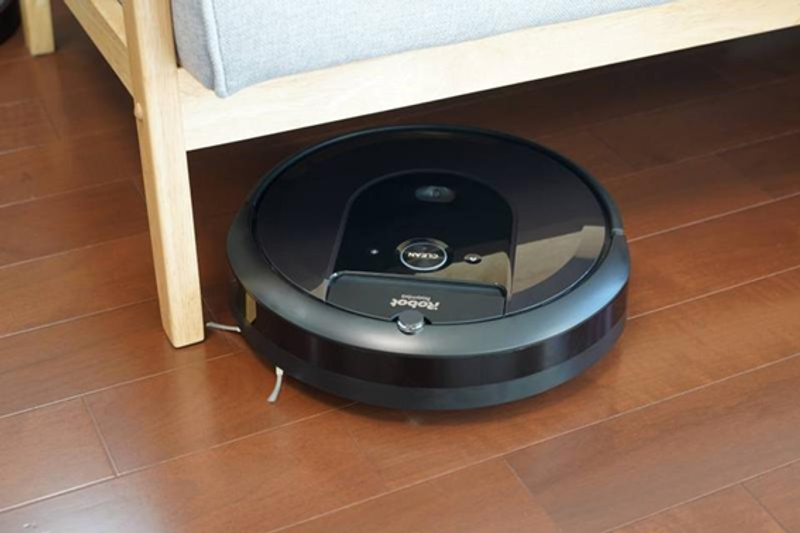 ルンバ i7+」がセール＆クーポンで割引。「パワフル掃除＆自動ごみ捨て