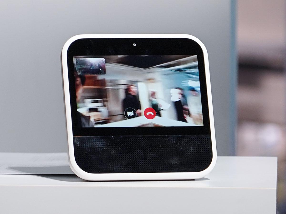 ついにLINEも参戦。スマートディスプレイ「Clova Desk」はアリかナシか