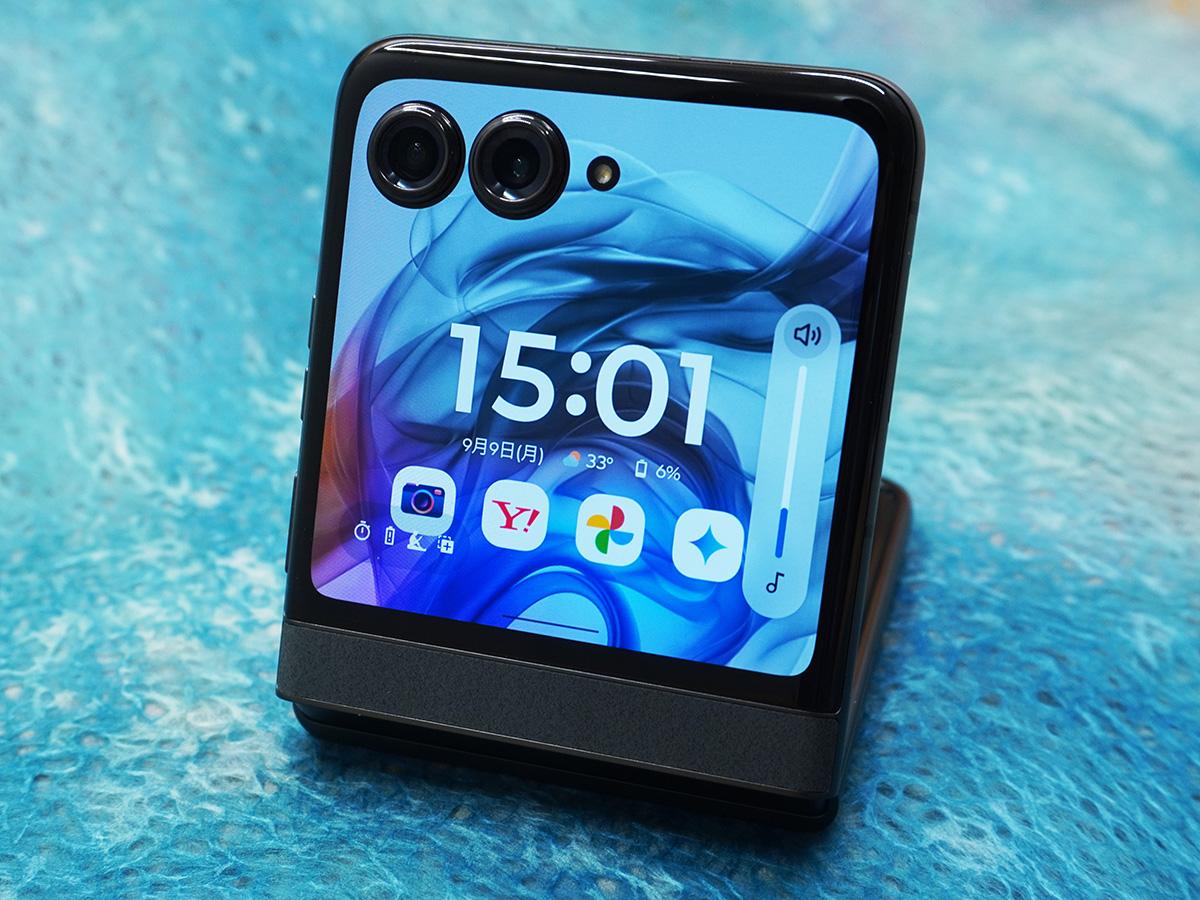 モトローラの最新折りたたみスマホ「razr 50/50s」実機レビュー：大