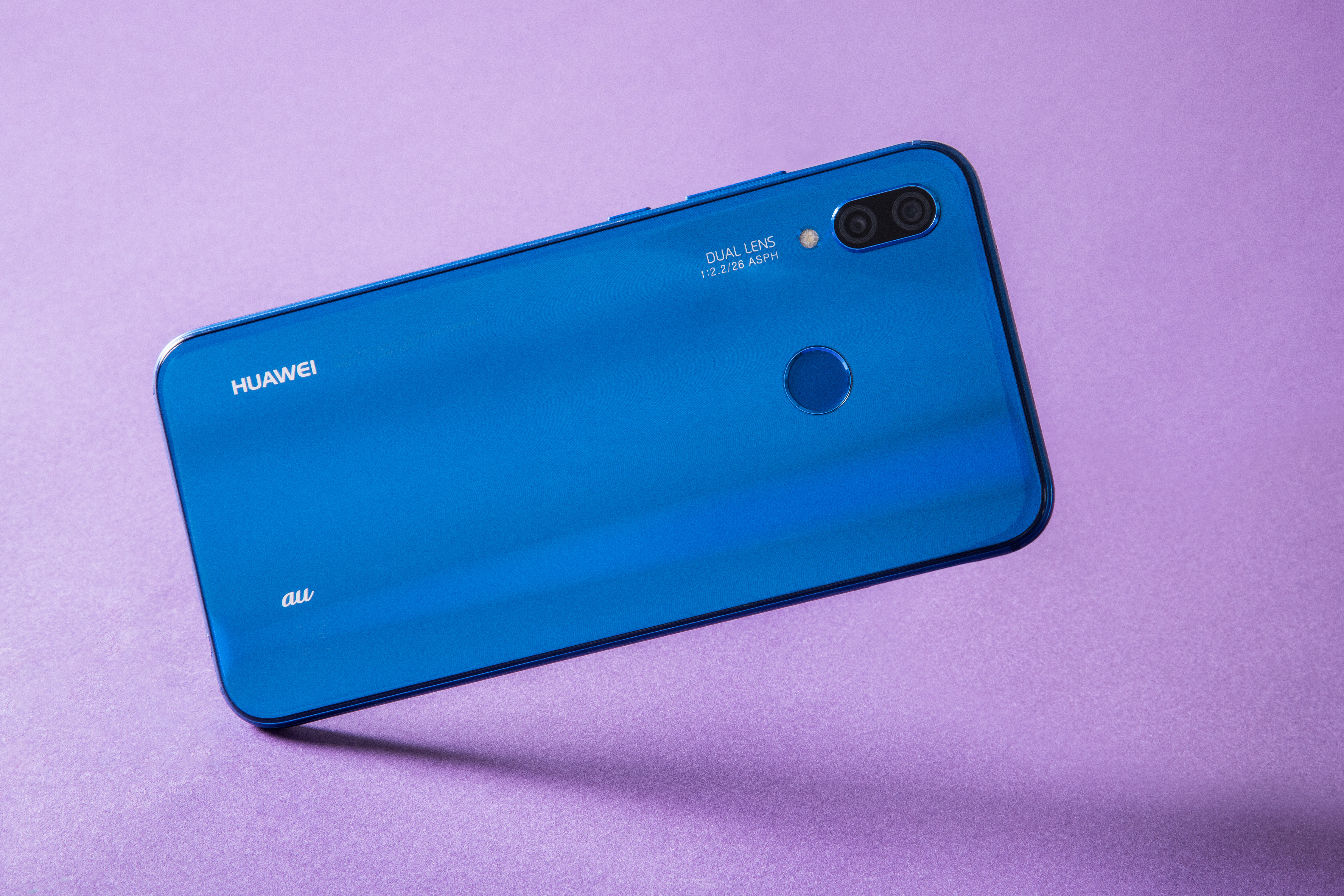 ダブルレンズに顔認証、ノッチをきっちり全部乗せ。でも高コスパなau