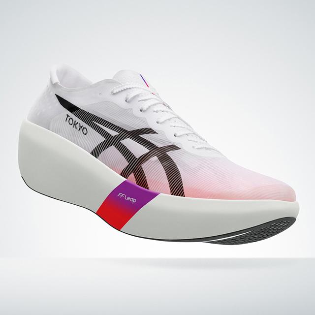 片足わずか129.9g!? アシックスが超本気で作った厚底ランニング