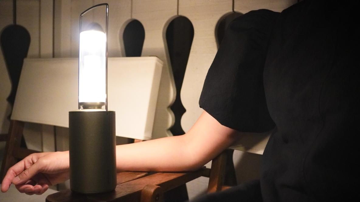 SHARP×オンキヨーのポータブルスピーカーランタンが有能すぎ。キャンプ