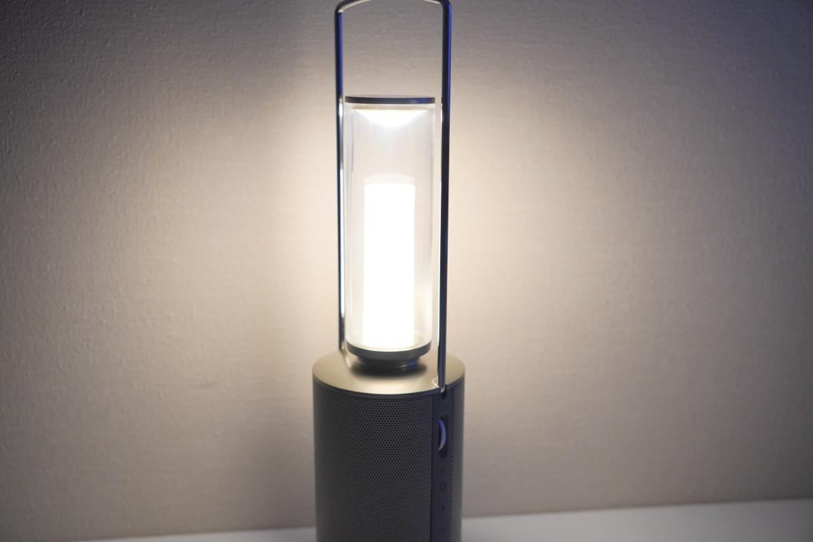 SHARP×オンキヨーのポータブルスピーカーランタンが有能すぎ。キャンプ