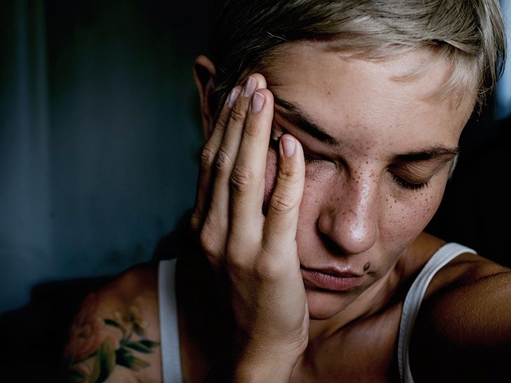 Sharp pain in the eye: 10 causes and when to see a doctor