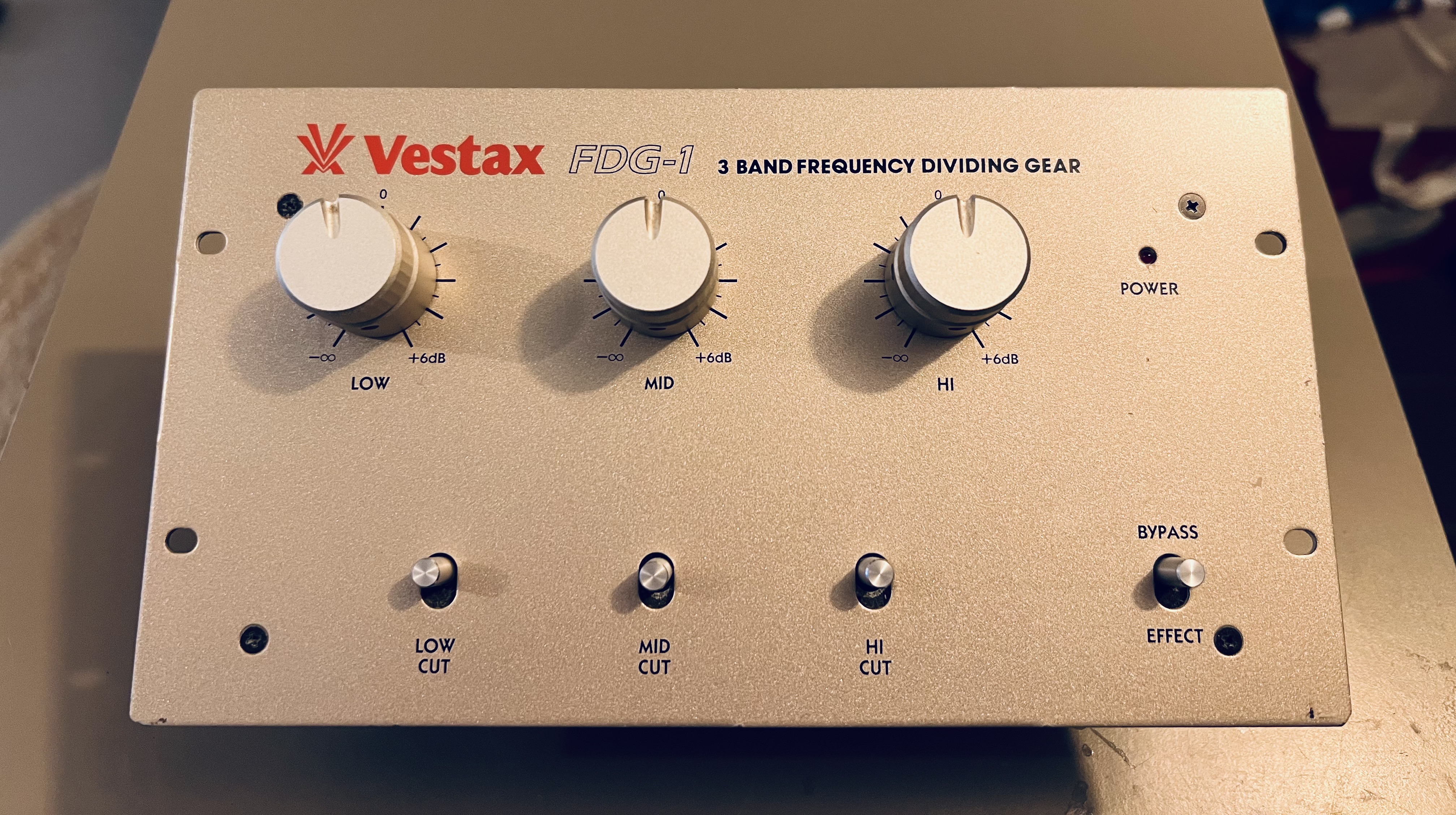 d*e様 Vestax FDG-1 3バンドアイソレーター Vestax FDG-1 3バンド