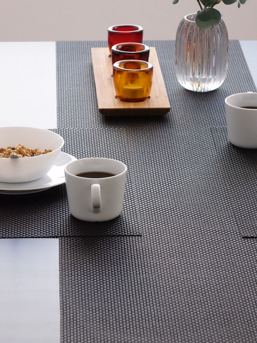 チルウィッチ テーブルランナー 黒 ブラック ざっくりした平織り