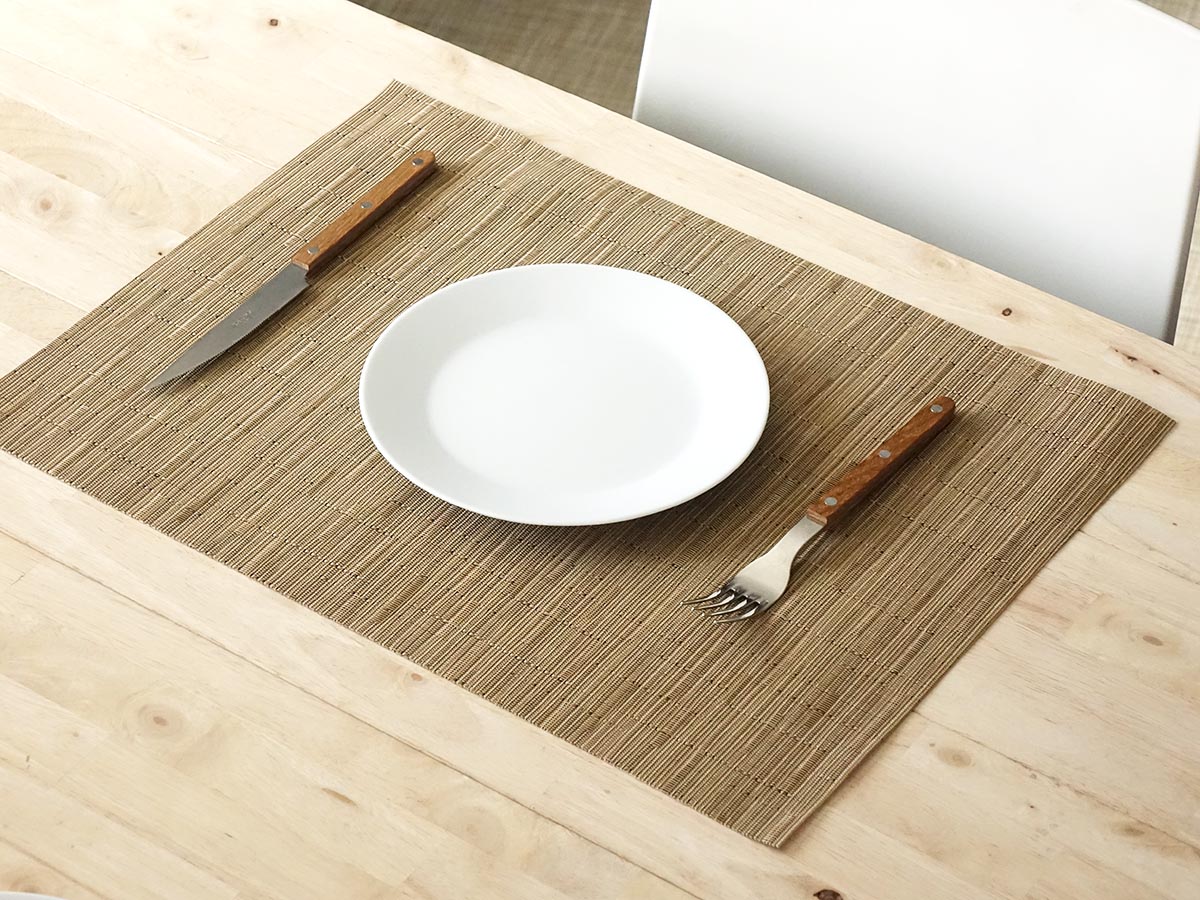 チルウィッチ ランチョンマット バンブー｜キャメルブラウンの不均一な