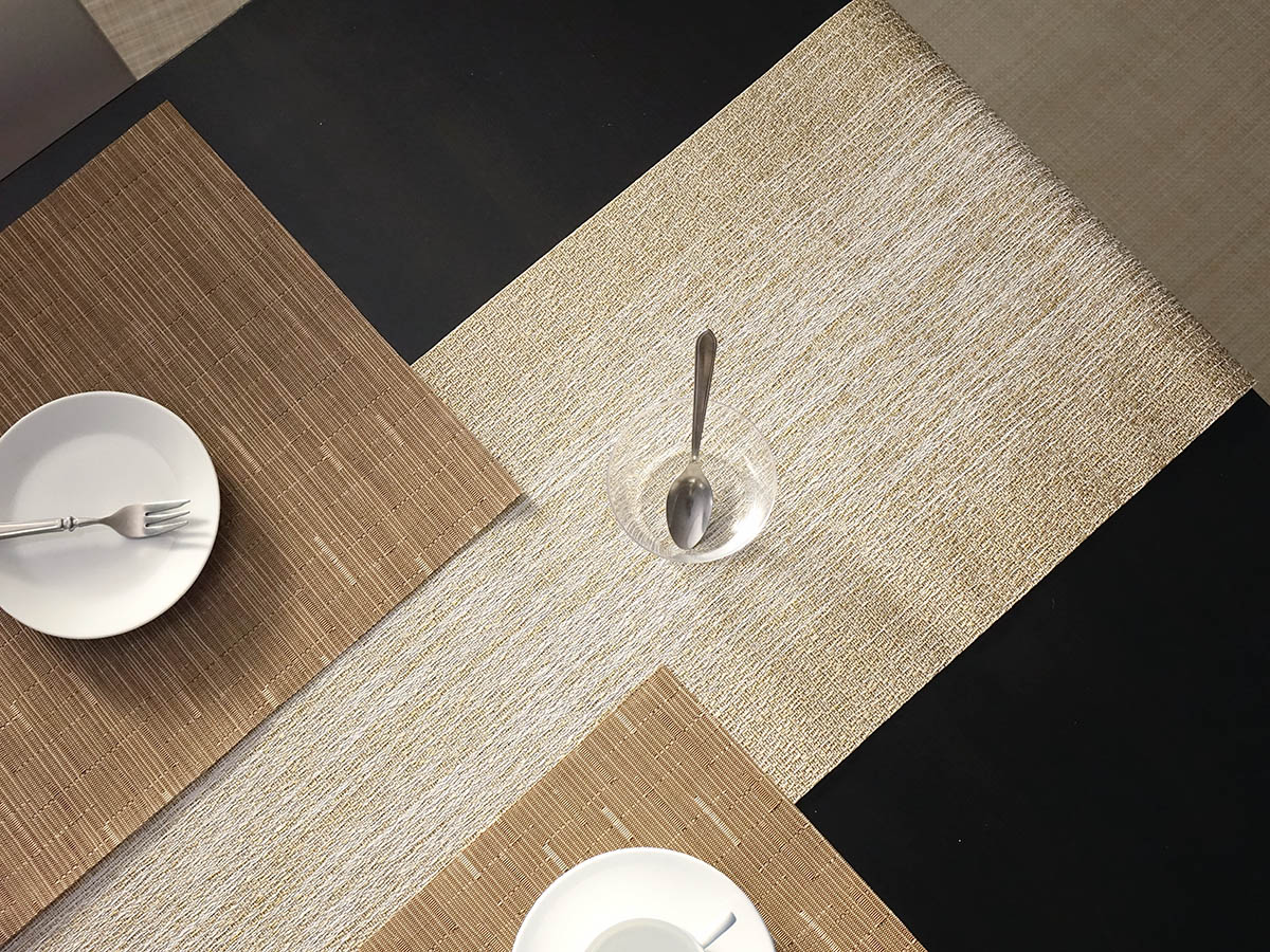 チルウィッチ テーブルランナーゴールドの絣のグラデーション