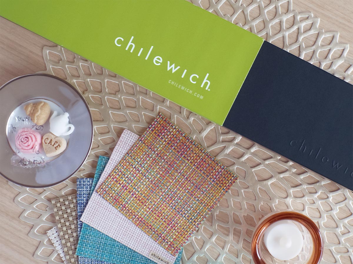 チルウィッチ ダリア ランチョンマット｜大輪のダリアを模ったブラス色