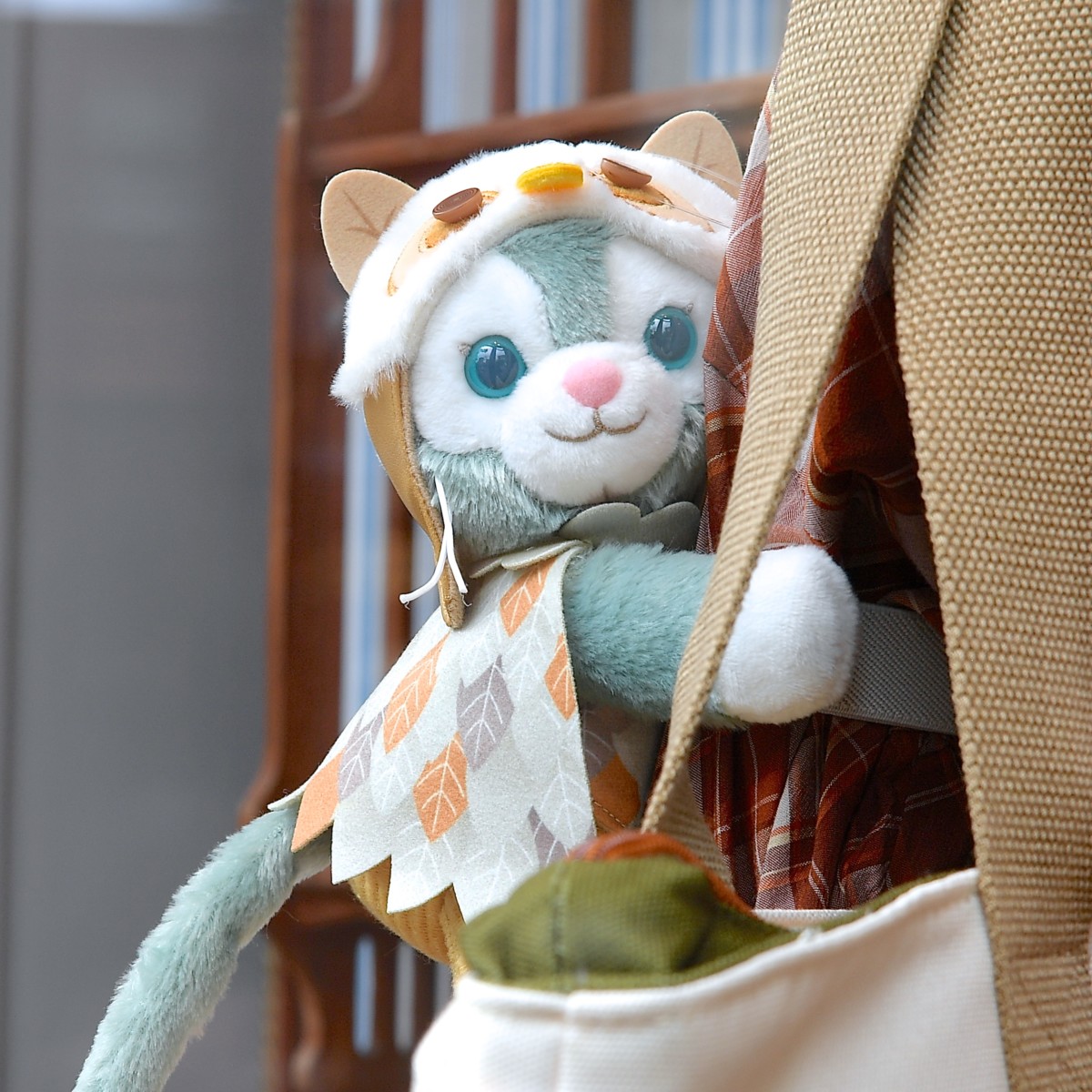 カーテンホルダー&腕にくっつく！東京ディズニーシー“ダッフィーたちの