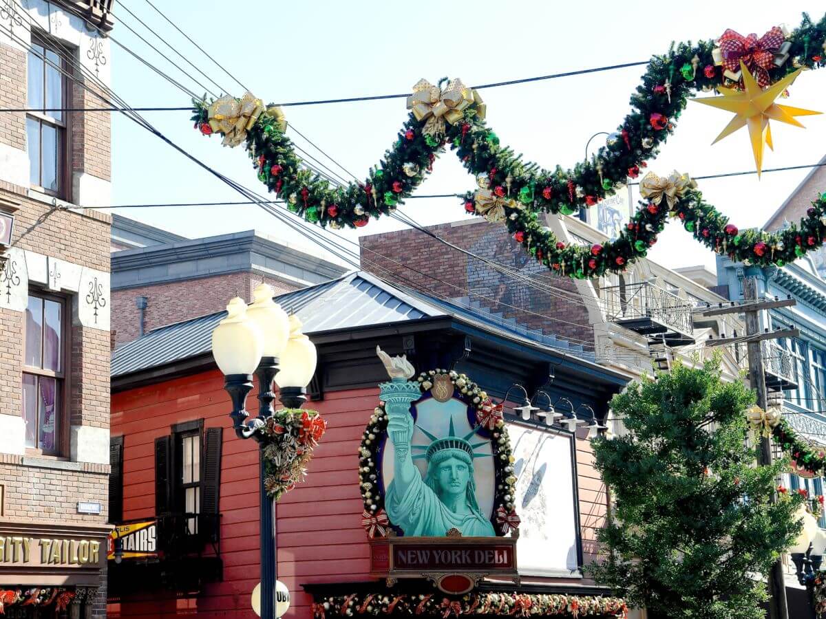 カマンベールチーズがたっぷり！ニューヨーク・デリ“ディズニー