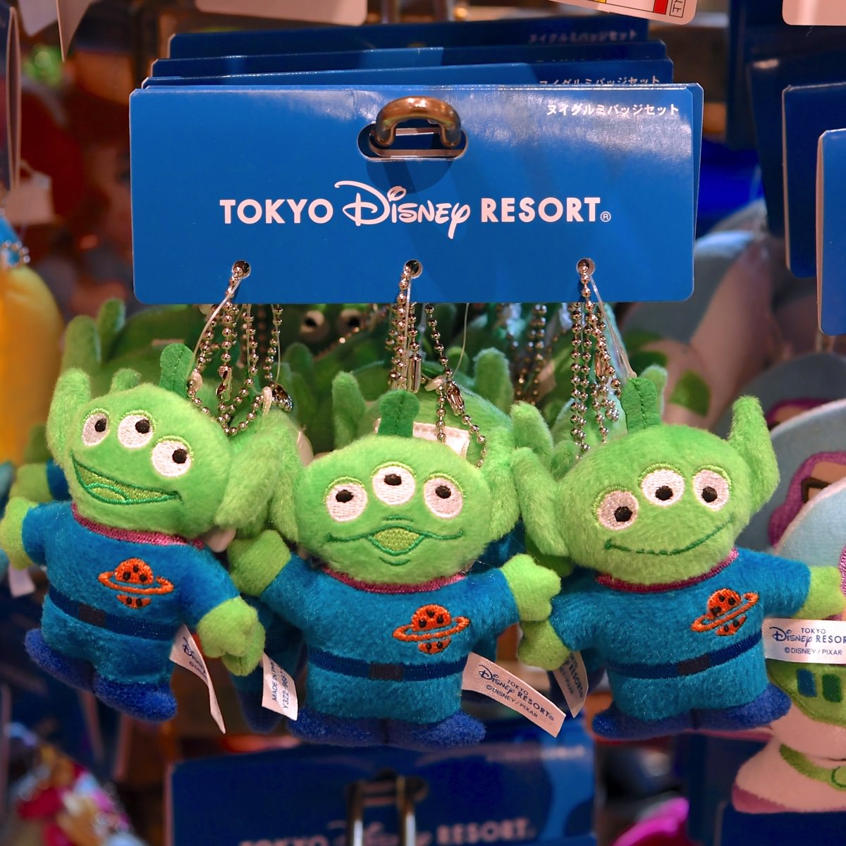 かわいいペアやトリオセット！東京ディズニーランド ぬいぐるみバッジ